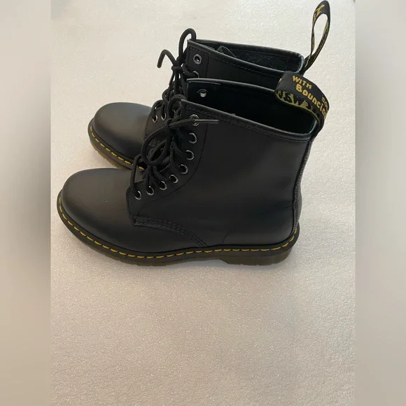 Dr. Martens Women’s Sz Women's 6 1460 8 Eye Leather Combat Boot $170 - Picture 10 of 14